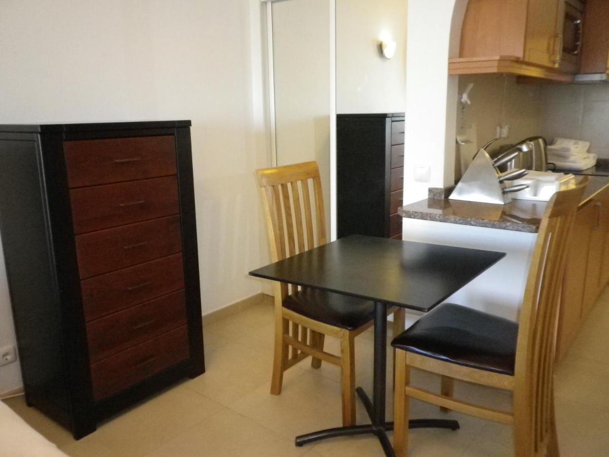 Lagos Main Avenue Studio With Marina View Balcony Exterior photo